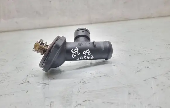 Volkswagen PASSAT B6 Engine coolant pipe/hose 03G121121B