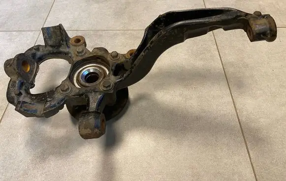 Land Rover Range Rover Sport L320 Front wheel hub spindle knuckle RUB500330