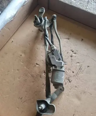 Mazda 5 Front wiper linkage 