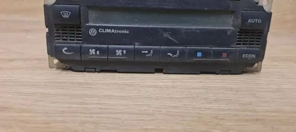 Volkswagen PASSAT B5 Climate control unit 5HB00761710