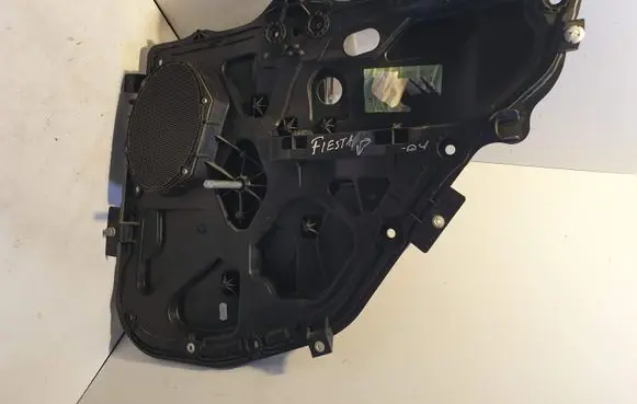 Rear door manual window regulator