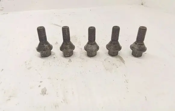 Opel Vivaro Nuts/bolts 