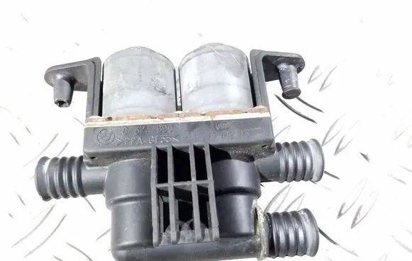 BMW 5 E39 Coolant heater control valve 8374995 1147412137