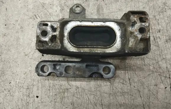Opel Vectra C Engine mount bracket 210446110