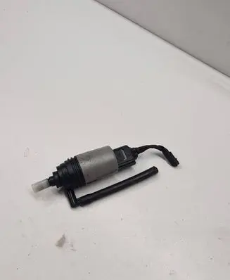 BMW 5 E60 E61 Windscreen/windshield washer pump 6934159