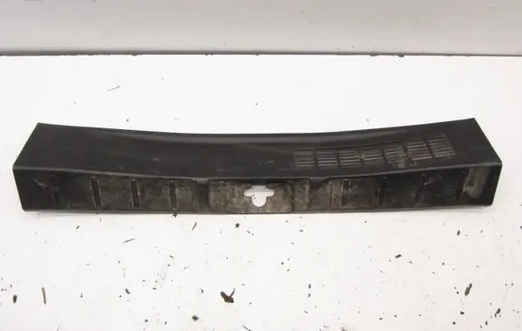 Mitsubishi Outlander Trunk/boot sill cover protection 7240A135