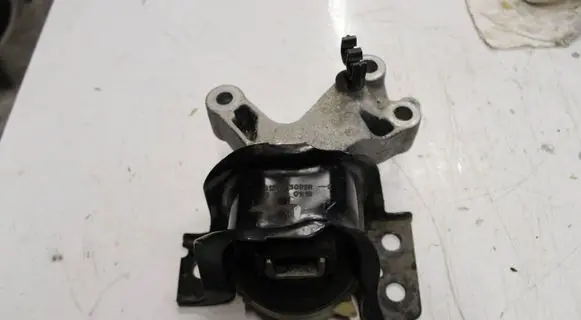 Renault Clio IV Engine mount bracket 112103095R