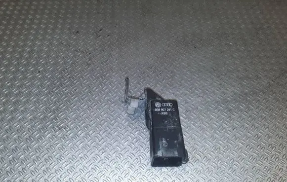Volkswagen Jetta IV Glow plug pre-heat relay 0281003027 038907281C