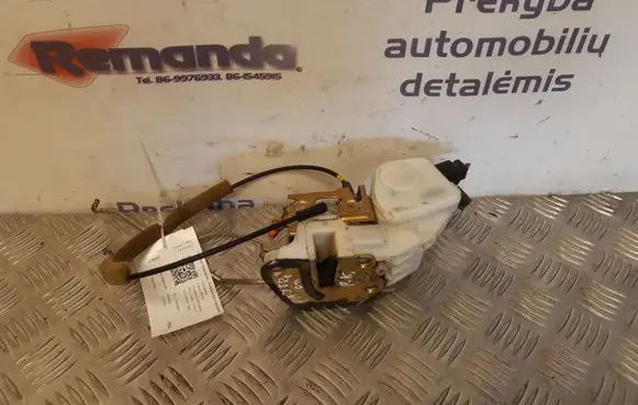 Mitsubishi Pajero Front door lock