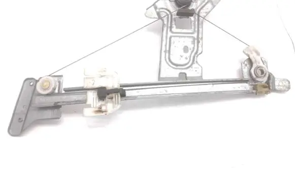 Rear door manual window regulator