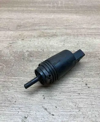 BMW 5 E39 Headlight washer pump 8377612