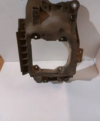 Gearbox mounting bracket