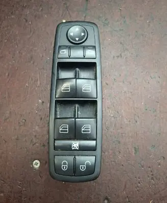 Mercedes-Benz B W245 Electric window control switch A1698206610 03728260