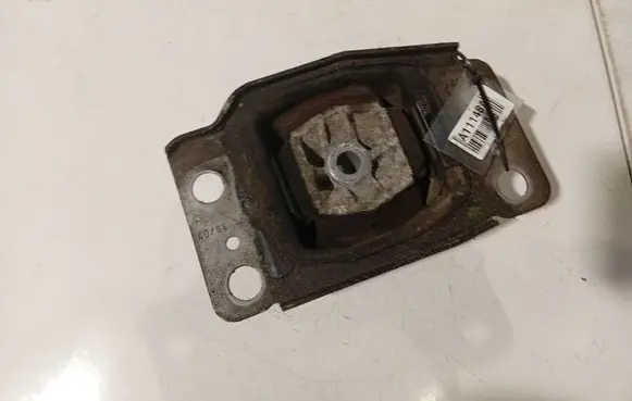 Ford S-MAX Engine mount bracket 