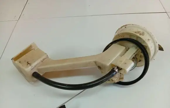 Volkswagen PASSAT B5 Fuel level sensor 8E0919673G