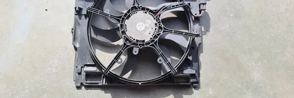 BMW 5 GT F07 Radiator cooling fan shroud 17899010