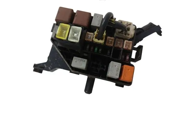 Toyota Yaris Fuse module 71545127