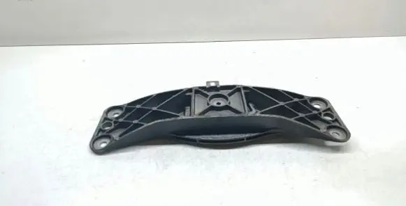 Gearbox mounting bracket