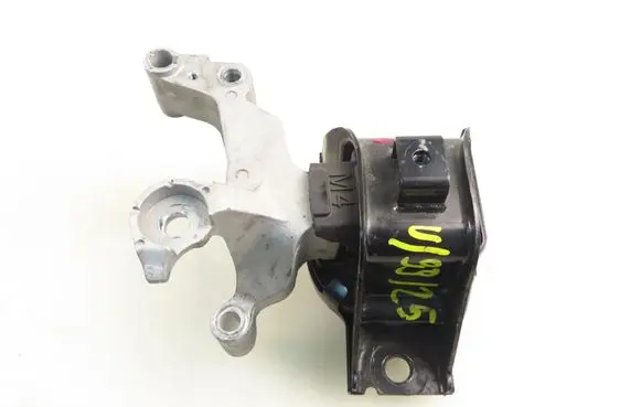Nissan Qashqai Gearbox mounting bracket