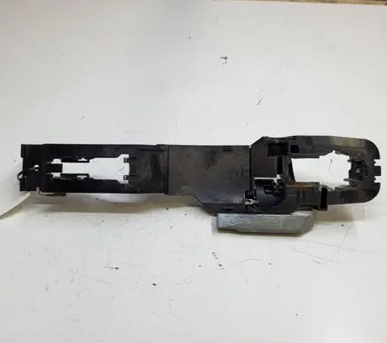 Nissan Leaf I (ZE0) Front door exterior handle/bracket
