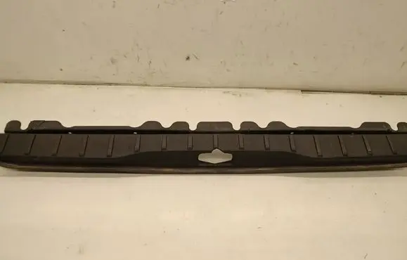 Trunk/boot sill cover protection
