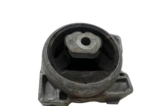 Mercedes-Benz B W245 Engine mount bracket A1692400618