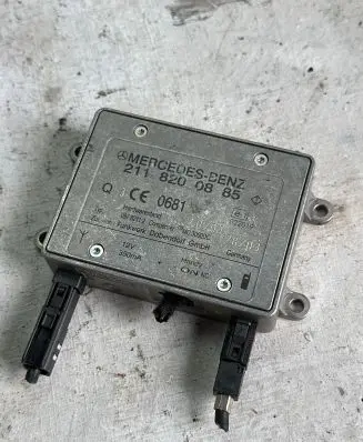 Mercedes-Benz E W211 Antenna control unit 2118200885 09702112 MC3000DC