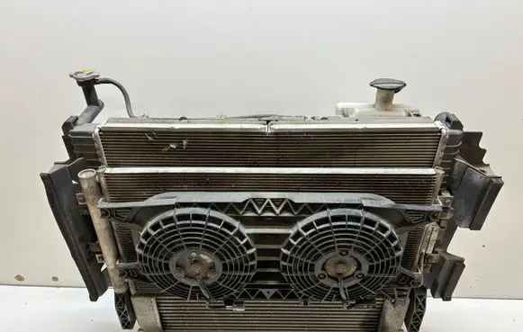 Hyundai Solati H350 Coolant radiator 2500059020 2530159020 9923259000