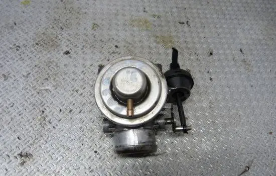 Volkswagen PASSAT B5 EGR valve 038129637B