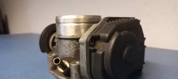 Volkswagen Golf IV Throttle valve 06A133064J