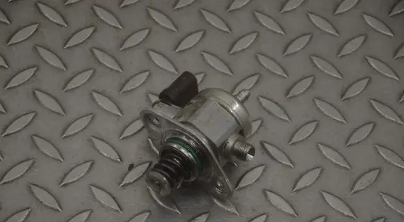 Porsche 911 991 Fuel injection high pressure pump 9A211031500 0261520376