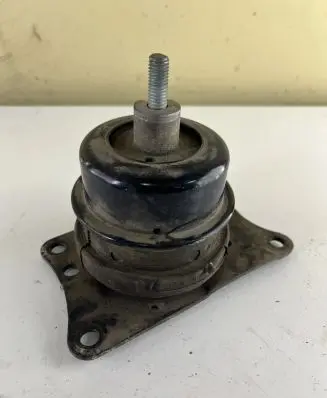 Volkswagen Polo IV 9N3 Engine mount bracket 3618284