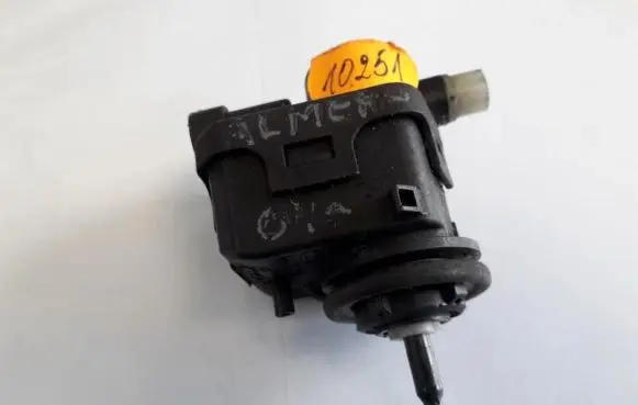 Headlight level adjustment motor