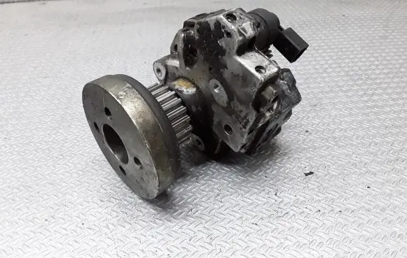 Audi A8 S8 D3 4E Fuel injection high pressure pump 0445010090 059130755E