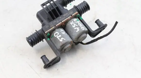 BMW X5M E70 Coolant heater control valve 6910544 64116910544