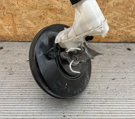 Renault Megane IV Brake booster 472104789R