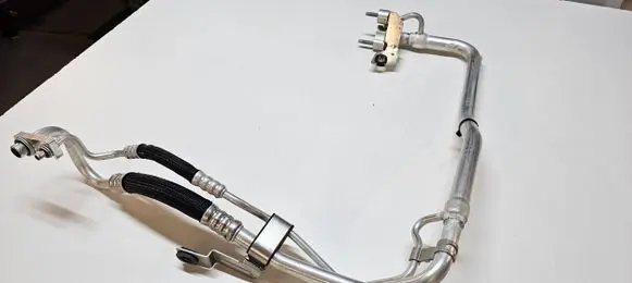 Jeep Grand Cherokee WL Air conditioning (A/C) pipe/hose 68381205AB