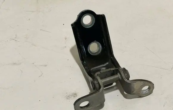 Toyota Highlander XU70 Rear door lower hinge