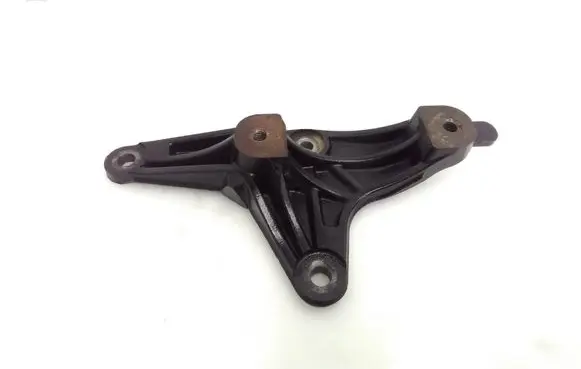 Toyota Avensis T270 Engine mounting bracket 434570F040