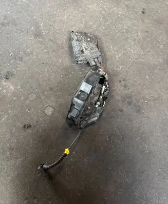 BMW 5 E60 E61 Front door lock 7202156