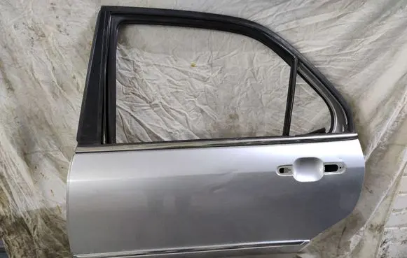 Honda Legend III KA9 Rear door