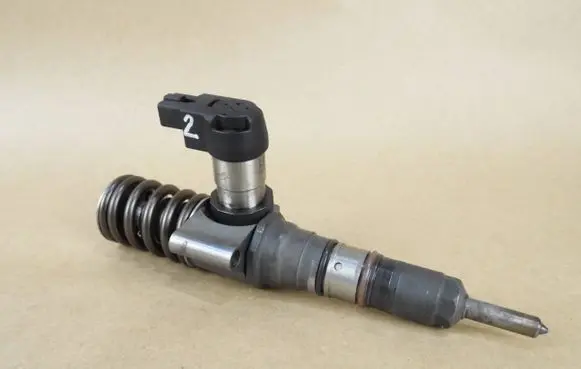 Volkswagen PASSAT B6 Fuel injector 03G130 042180 131211