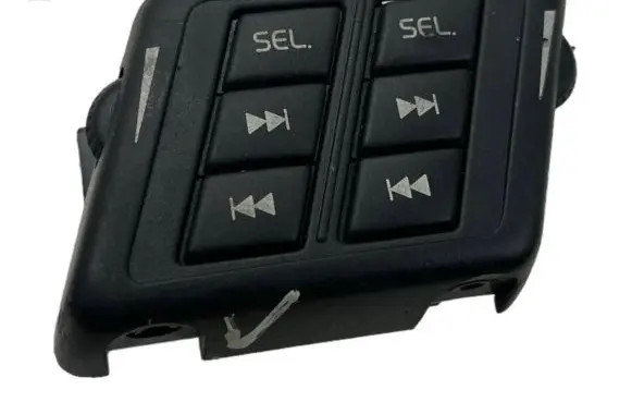 Volvo XC90 Steering wheel buttons/switches 8633112