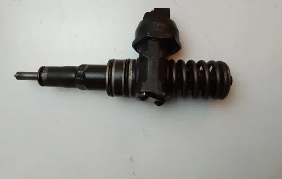 Volkswagen Jetta V Fuel injector 038130073AG