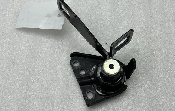 BMW 1 F40 Seat back rest lock catch 7469496