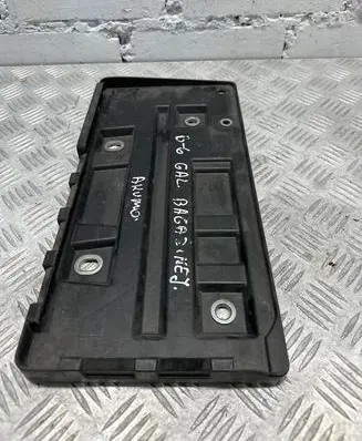 Volkswagen PASSAT B6 Battery box tray 3c0804869