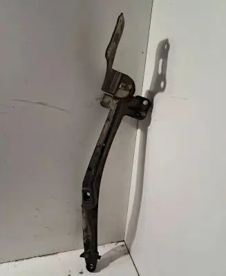 Radiator support slam panel bracket