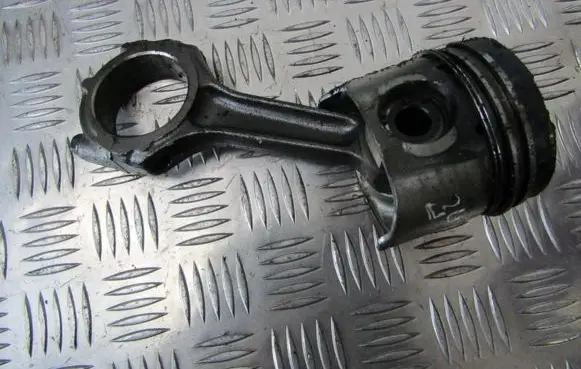 Renault Laguna I Piston with connecting rod