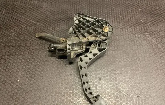 Volkswagen PASSAT B6 Clutch pedal 3C1721059H