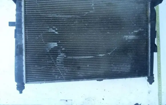 Ford Mondeo MK I Coolant radiator 93BB8005ED A415I6520P25